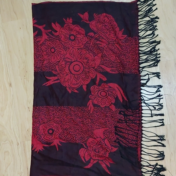 Reversible Red and Black Scarf/Wrap - Picture 3 of 4